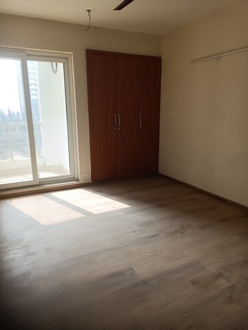 Room in 4 BHK Apartment at Lotus Panache, Sector 110 – for Rent