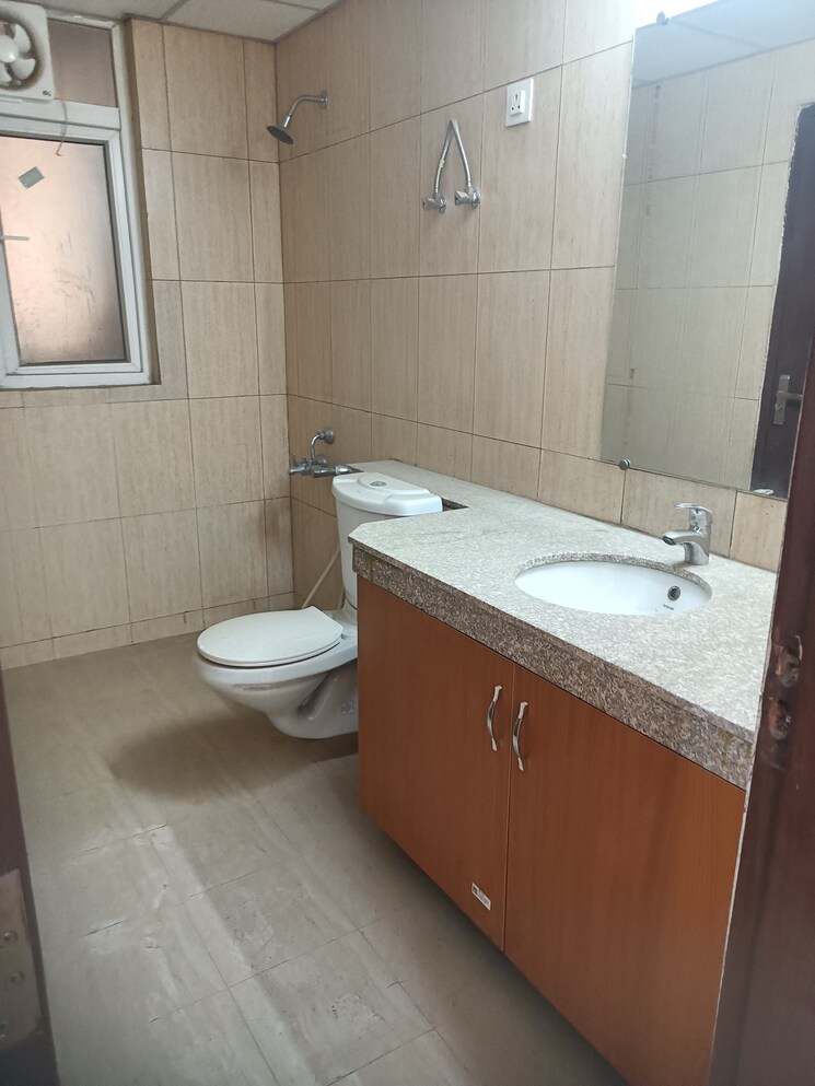 Bathroom, lotus-panache 4 Bedroom 2794 Sq.Ft. Apartment In Sector 110 Noida 8079200