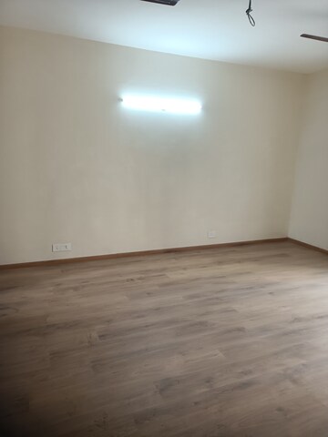 Room in 4 BHK Apartment at Lotus Panache, Sector 110 – for Rent