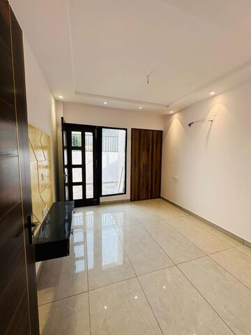 Master Bedroom in 2 BHK Builder Floor at Aerocity – for Rent