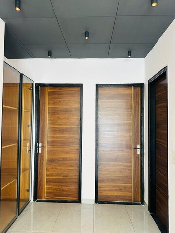 Room in 2 BHK Builder Floor at Aerocity – for Rent