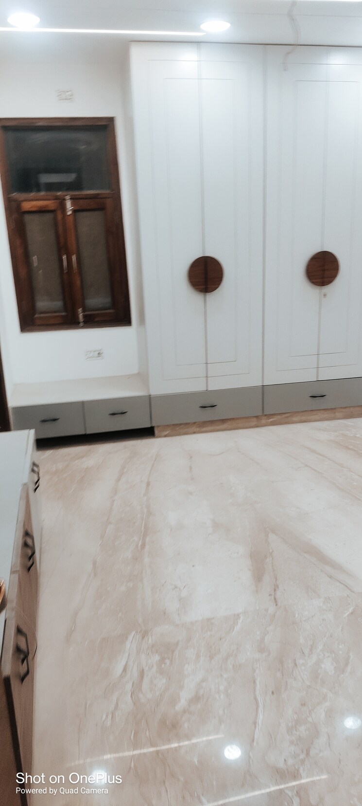 Room, rohini sector 11 3 Bedroom 1100 Sq.Ft. Builder Floor In Rohini Sector 11 Delhi 8079230