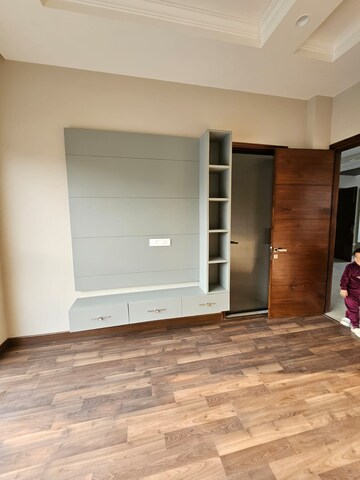 Room in 6 BHK Villa at Aerocity – for Sale