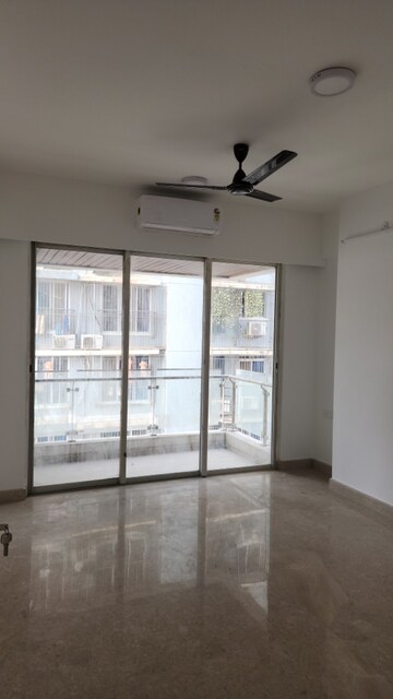Room in 3 BHK Apartment at The Wadhwa The Nest, Andheri West – for Rent