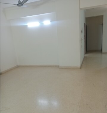 Room in 3 BHK Apartment at Parsvnath Green Ville, Sector 48 – for Rent