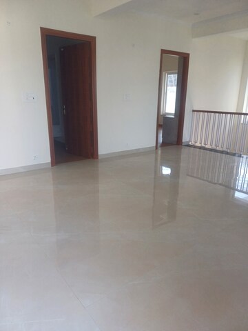 Room in 6 BHK Independent House at Sahastradhara – for Rent