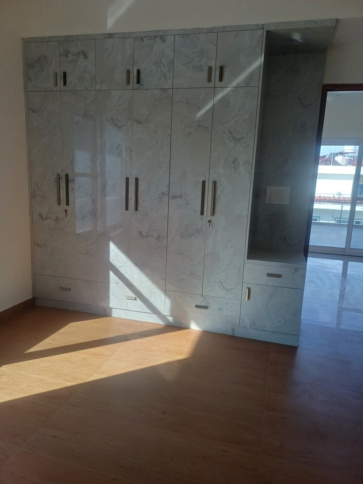 Room, sahastradhara 6 Bedroom 350 Sq.Yd. Independent House In Sahastradhara Dehradun 8079317