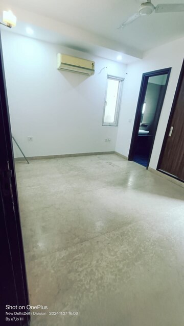 Room in 3 BHK Builder Floor at Saket – for Rent