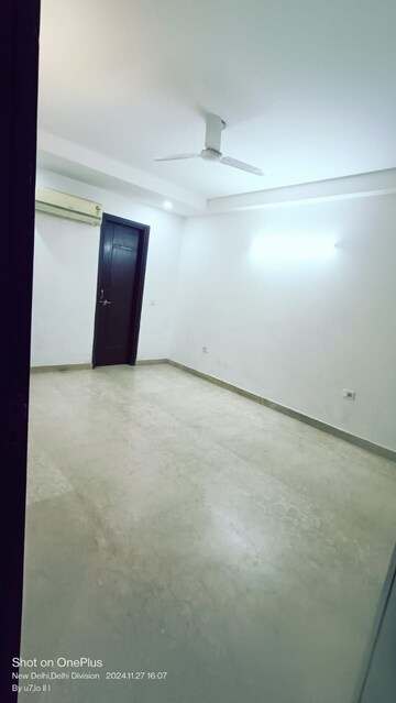 Room in 3 BHK Builder Floor at Saket – for Rent