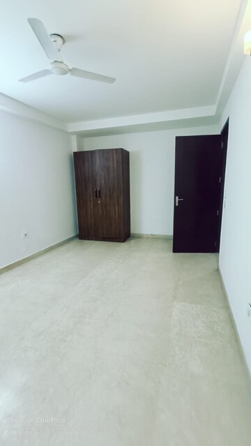Room in 3 BHK Builder Floor at Saket – for Rent