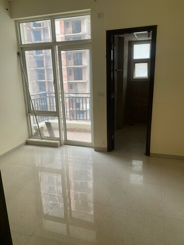 Room in 3 BHK Apartment at Omaxe R2, Sarsawan – for Sale