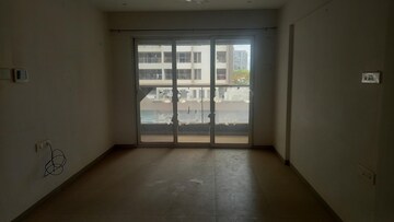 Room in 2 BHK Apartment at Florida River Bank, Mundhwa – for Rent