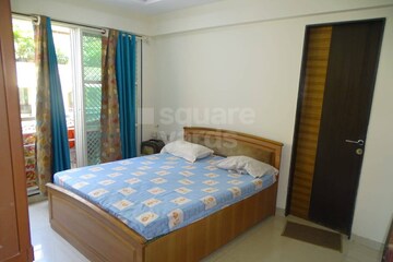 Bedroom in 4 BHK Apartment at Kamala Khandelwal Apartments, Khar West – for Sale