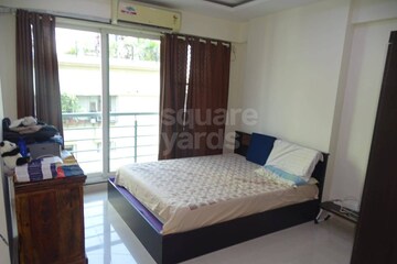 Bedroom in 4 BHK Apartment at Kamala Khandelwal Apartments, Khar West – for Sale