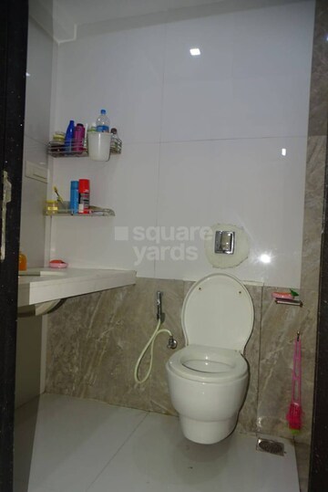 Bathroom in 4 BHK Apartment at Kamala Khandelwal Apartments, Khar West – for Sale