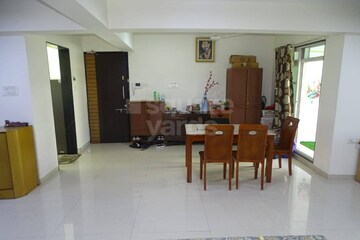 Living Room in 4 BHK Apartment at Kamala Khandelwal Apartments, Khar West – for Sale