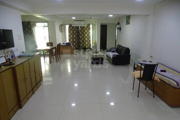 Living Room in 4 BHK Apartment at Kamala Khandelwal Apartments, Khar West – for Sale