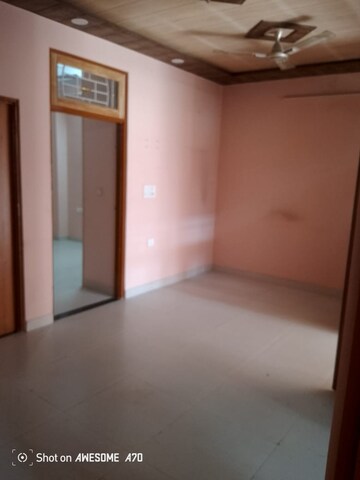 Room in 3 BHK Independent House at Mansarovar – for Rent