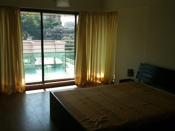 Room in 4 BHK Apartment at Bandra West – for Sale