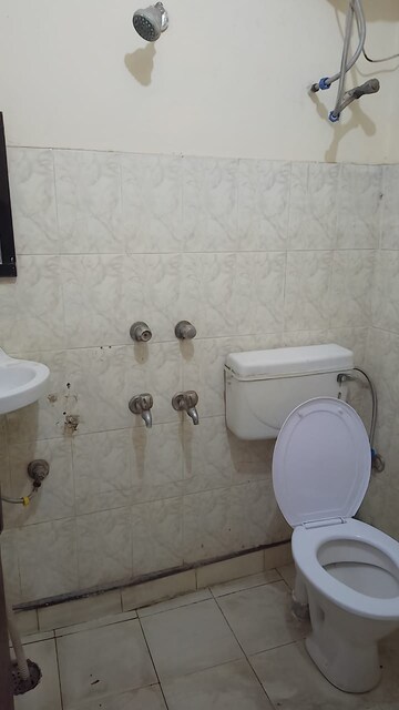 Bathroom in 1 BHK Apartment at Katwaria Sarai – for Rent