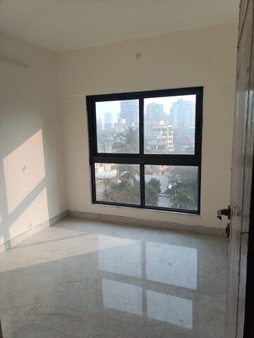 Room in 2 BHK Apartment at Man Shilpa Terraces, Bandra West – for Rent