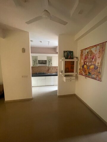 Room in 3 BHK Apartment at Sector 16c Greater Noida – for Sale