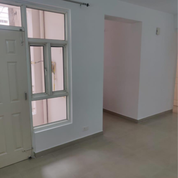 Room in 2.5 BHK Apartment at Supertech Crown Town, Sector 74 – for Rent
