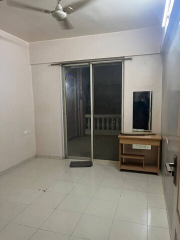 Room in 2 BHK Apartment at Vishrantwadi – for Rent