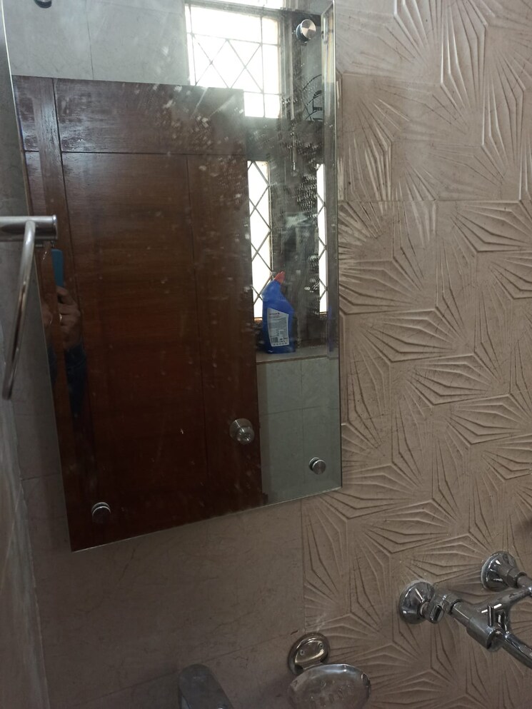 Bathroom, freedom fighters enclave 3 Bedroom 1350 Sq.Ft. Builder Floor In Freedom Fighters Enclave Delhi 8079703