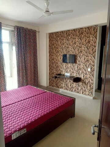 Bedroom in 3 BHK Apartment at Omaxe R2, Gomti Nagar – for Rent