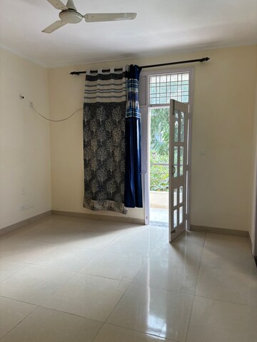 Room in 3 BHK Builder Floor at Sector 57 – for Rent