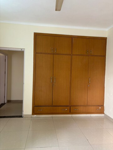 Room in 3 BHK Builder Floor at Sector 57 – for Rent