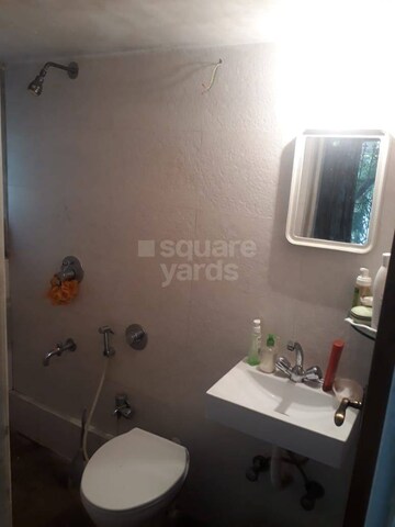 Furnished Amenities in 2 BHK Apartment at Uttam Niwas, Bandra West – for Sale