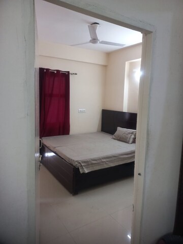 Room in 3 BHK Apartment at Spr Imperial Estate, Sector 82 – for Rent