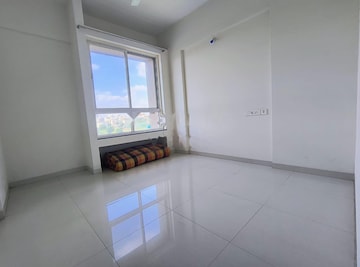 Room in 2 BHK Apartment at Nyati Elan, Wagholi – for Rent
