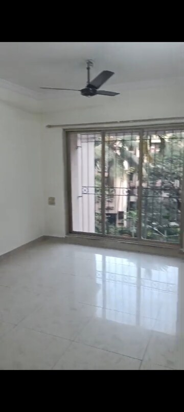 Room in 2 BHK Apartment at Bhoomi Classic, Malad West – for Rent