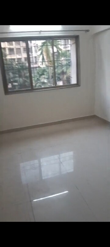 Room in 2 BHK Apartment at Bhoomi Classic, Malad West – for Rent