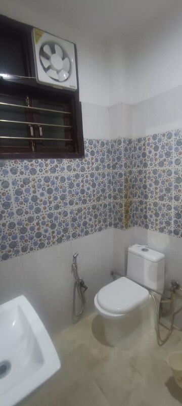 Bathroom in 3 BHK Apartment at Ashoka Group Housing Society, Sector 56 – for Rent