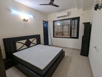 Room in 3 BHK Builder Floor at Unitech South City II, Sector 50 – for Rent