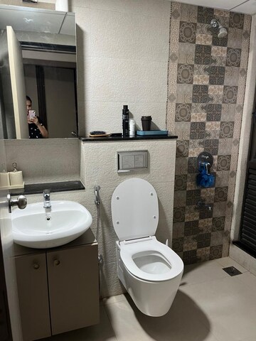 Bathroom in 2 BHK Apartment at Raheja Sherwood, Goregaon East – for Sale