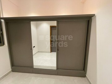 Furnished Amenities in 4 BHK Apartment at Bandra West – for Rent