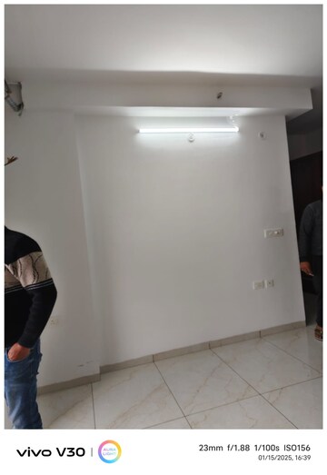 Room in 2 BHK Apartment at Rishita Manhattan, Gomti Nagar – for Rent