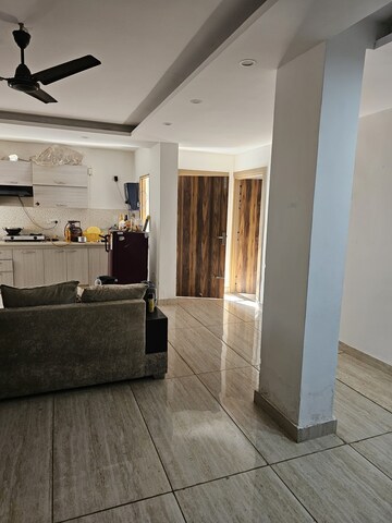 Building Lobby in 3 BHK Builder Floor at Ansal Sushant Lok I, Sector 43 – for Rent