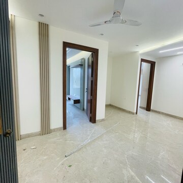 Room in 3.5 BHK Builder Floor at Hong Kong Bazaar, Sector 56 – for Rent