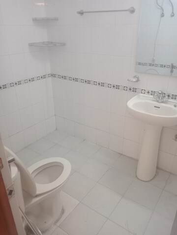 Bathroom in 3.5 BHK Apartment at Ardee City Palm Grove Heights, Sector 52 – for Rent