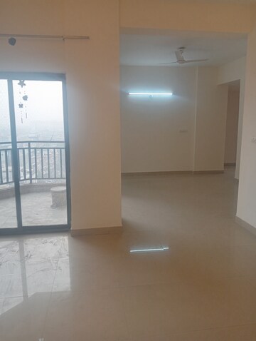 Room in 3.5 BHK Apartment at Ardee City Palm Grove Heights, Sector 52 – for Rent