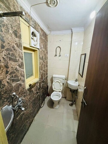 Bathroom in 2 BHK Builder Floor at Saurabh Niwas, Sector 40 – for Rent