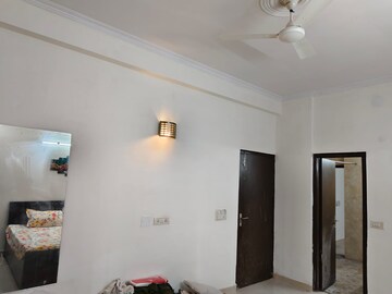 Room in 4 BHK Independent House at RWA Apartments Sector 50, Sector 50 – for Rent