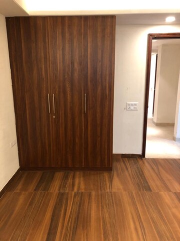 Room in 3.5 BHK Apartment at Tata Primanti Phase 2, Sector 72 – for Sale