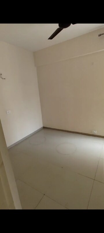Room in 2 BHK Apartment at Wave Dream Homes, Wave City – for Rent
